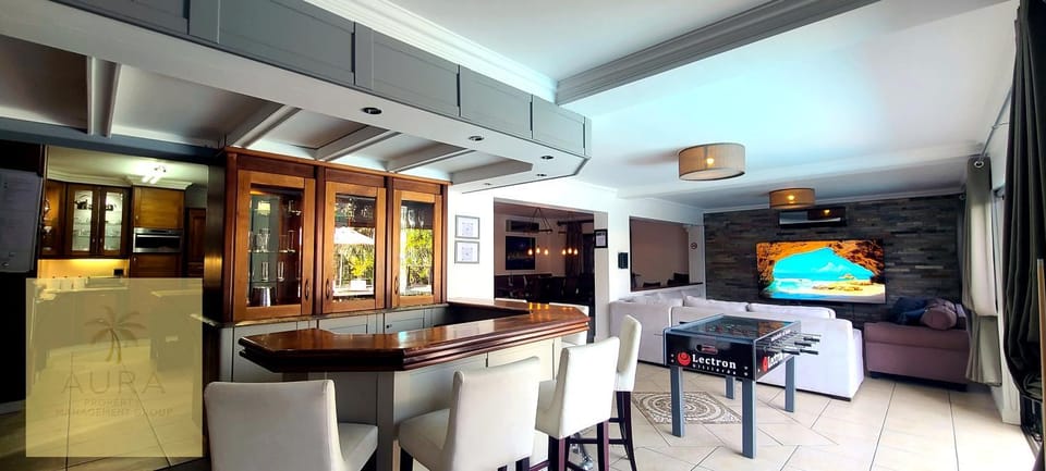Eagles Nest 4-Bed Beach Home with Pool House in Dolphin Coast