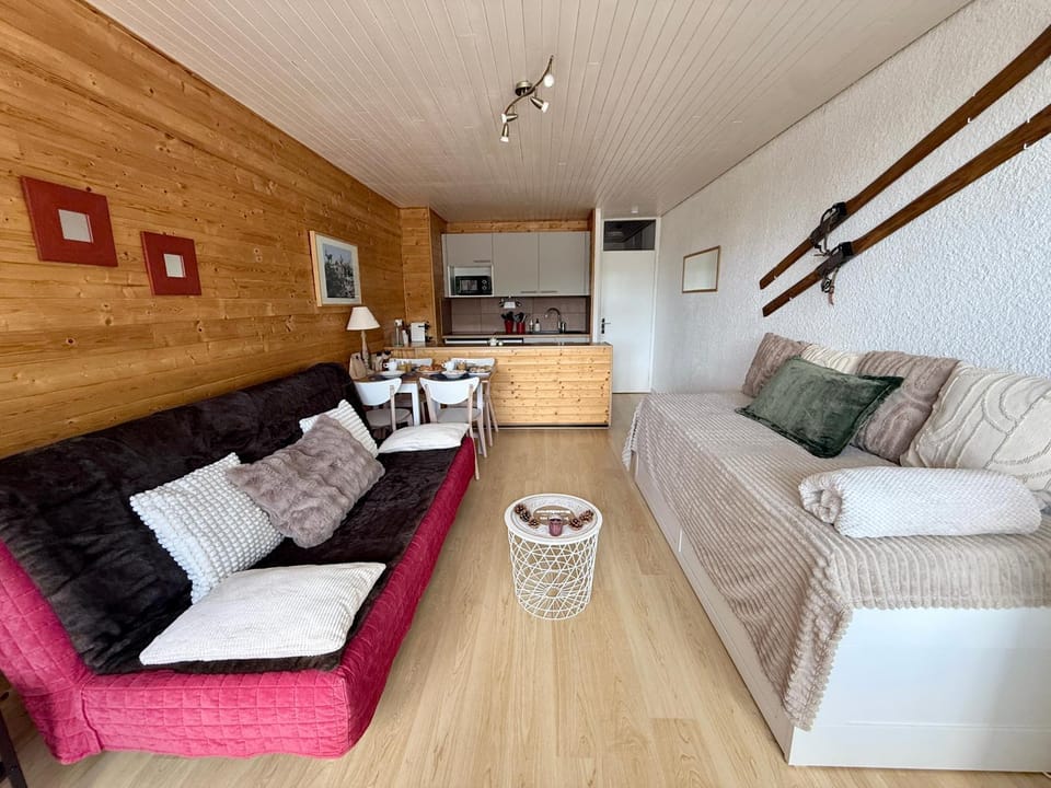 Bed, Living room, kitchen