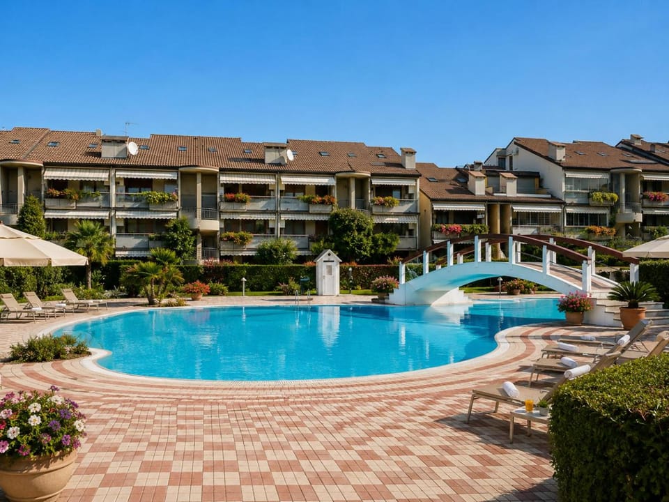 The Green Residence with Pool and Garden Apartment in Desenzano del Garda