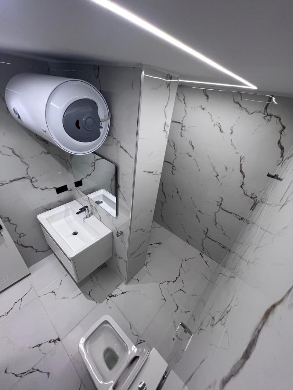 Toilet, Bathroom, towels