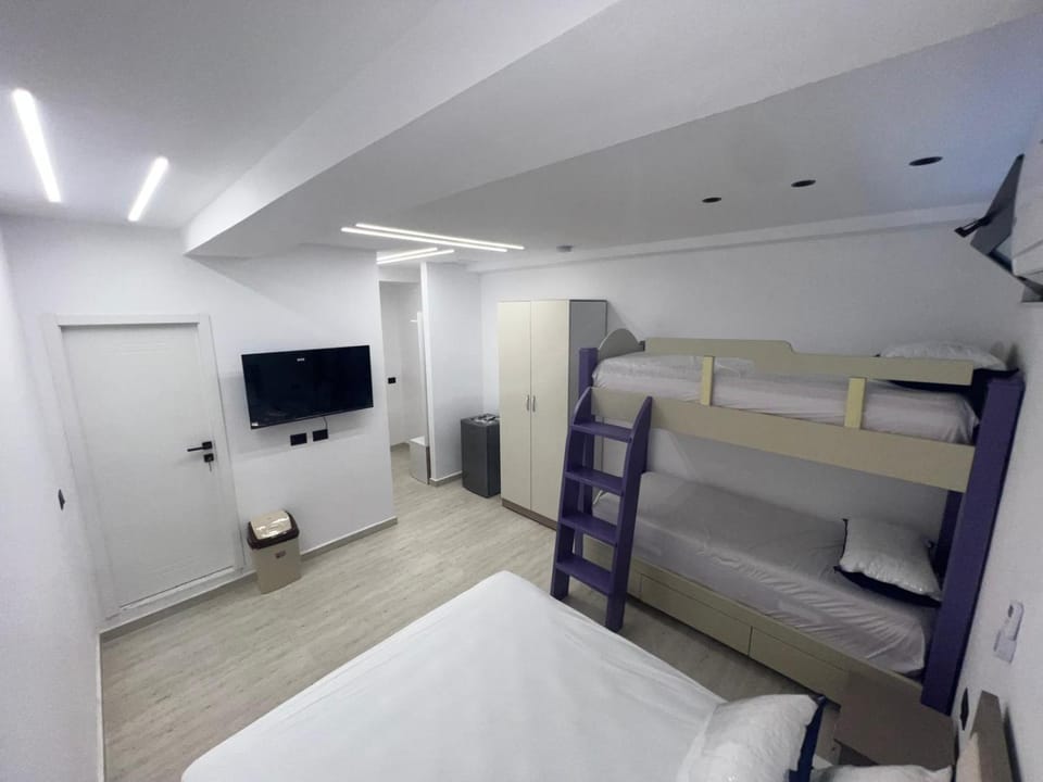 Bed, TV and multimedia, Photo of the whole room, Bedroom, bunk bed