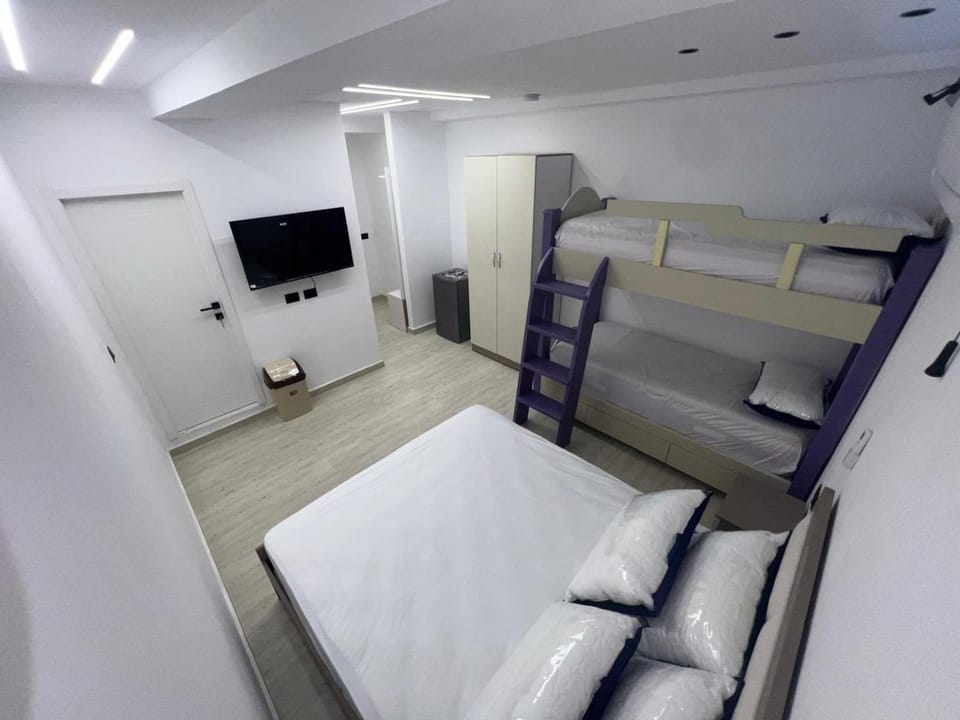 Bed, TV and multimedia, Photo of the whole room, Bedroom, bunk bed