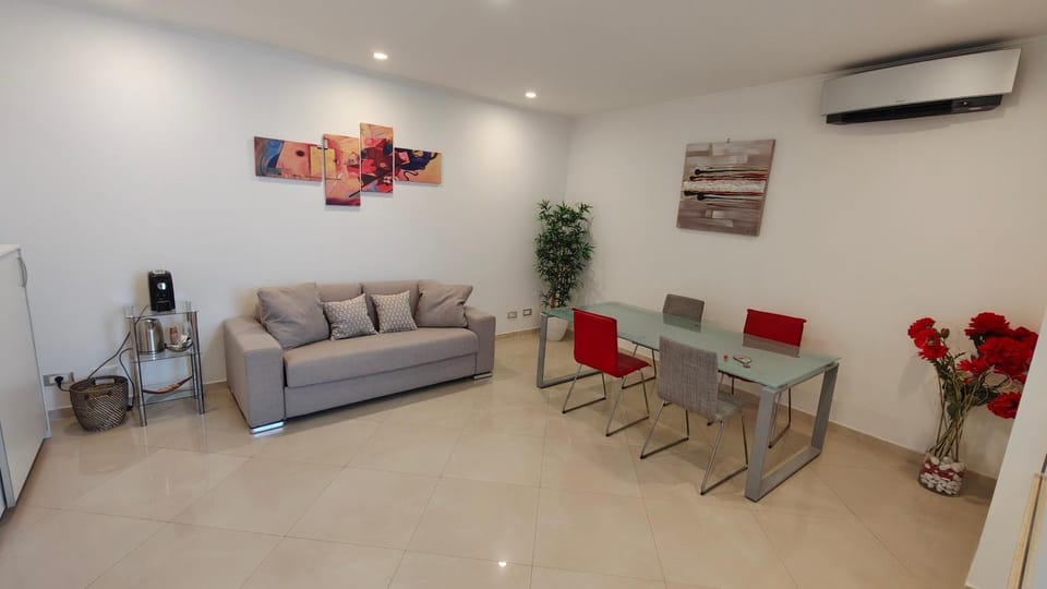 TV and multimedia, Seating area, air conditioner