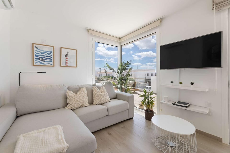 CoastLight Rooftop by Bayside Modern Penthouse Apartment in Isla de Lanzarote