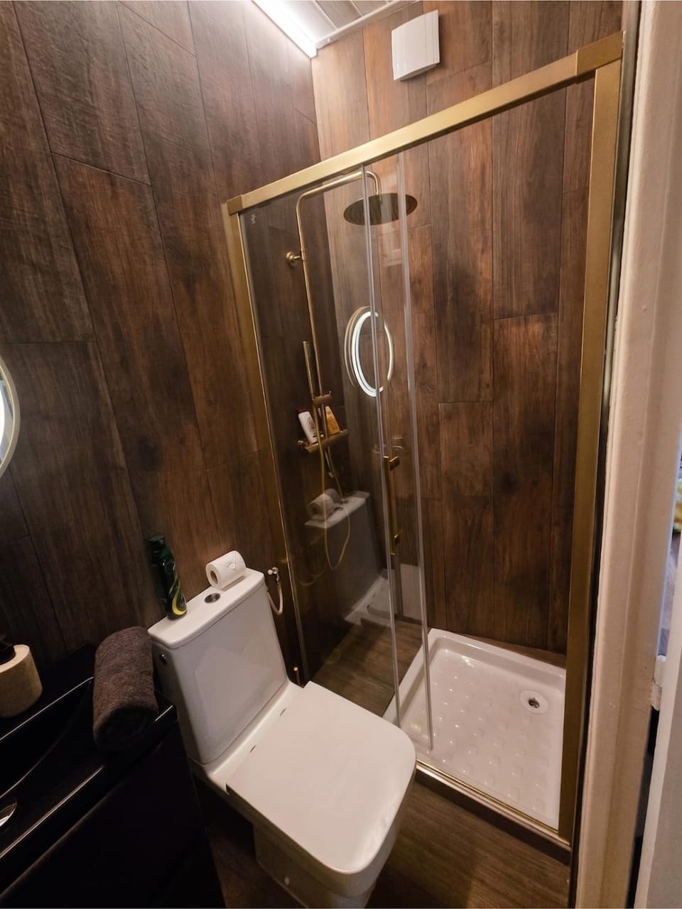 Shower, Toilet, Bathroom