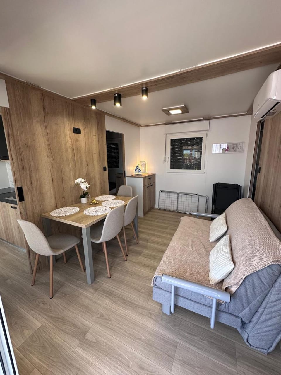 Kitchen or kitchenette, Living room, Photo of the whole room, Seating area, Dining area