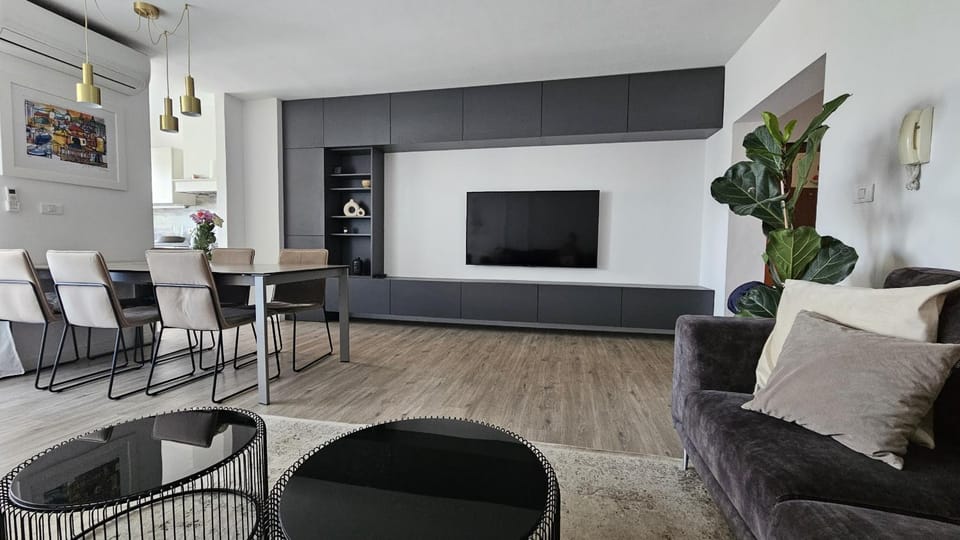 Communal lounge/ TV room, Living room