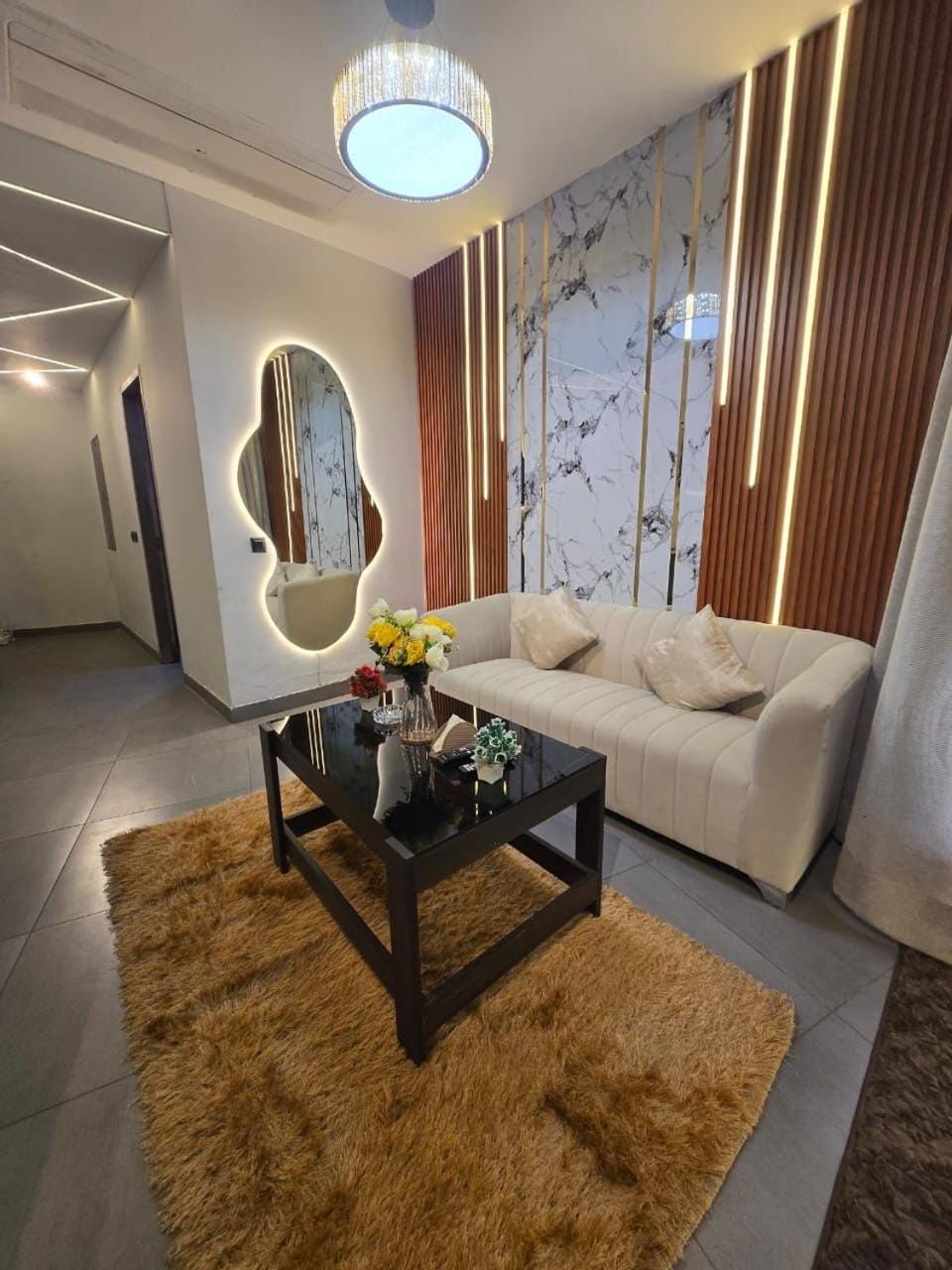 Luxury supernova stays Apartment in Noida