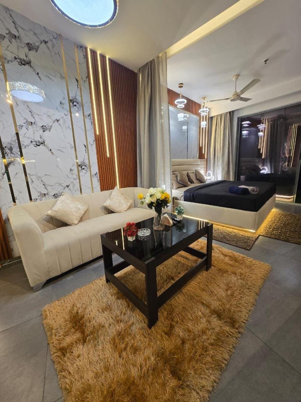 Luxury supernova stays Apartment in Noida