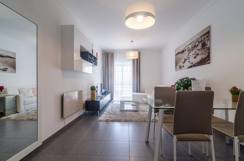 Living room, Dining area, On site, Sea view, Street view