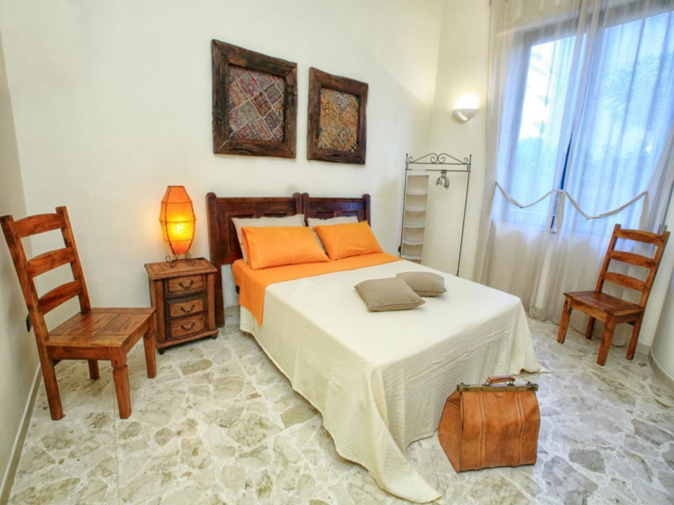 Bed, People, Bathroom, View (from property/room), Photo of the whole room, Bedroom, Pets, Guests, children, cot