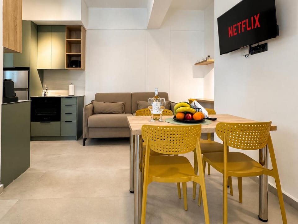 TV and multimedia, Kitchen or kitchenette, Living room, Seating area, oven, stove