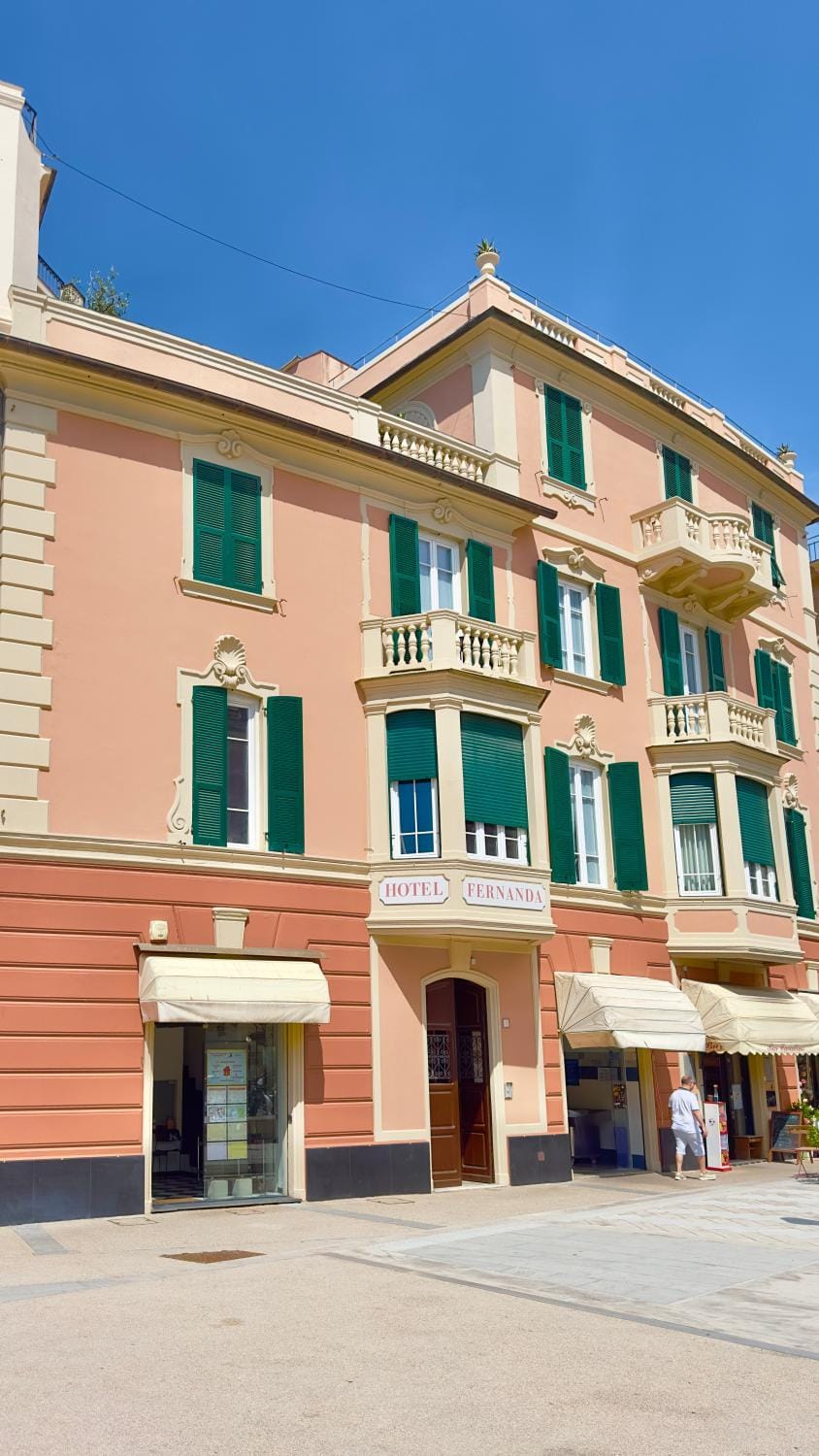 Property building, Facade/entrance, Day