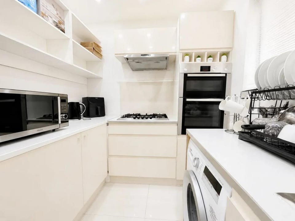 Kitchen or kitchenette, dishwasher, minibar, oven, pet friendly, stove, toaster, washing machine, dryer