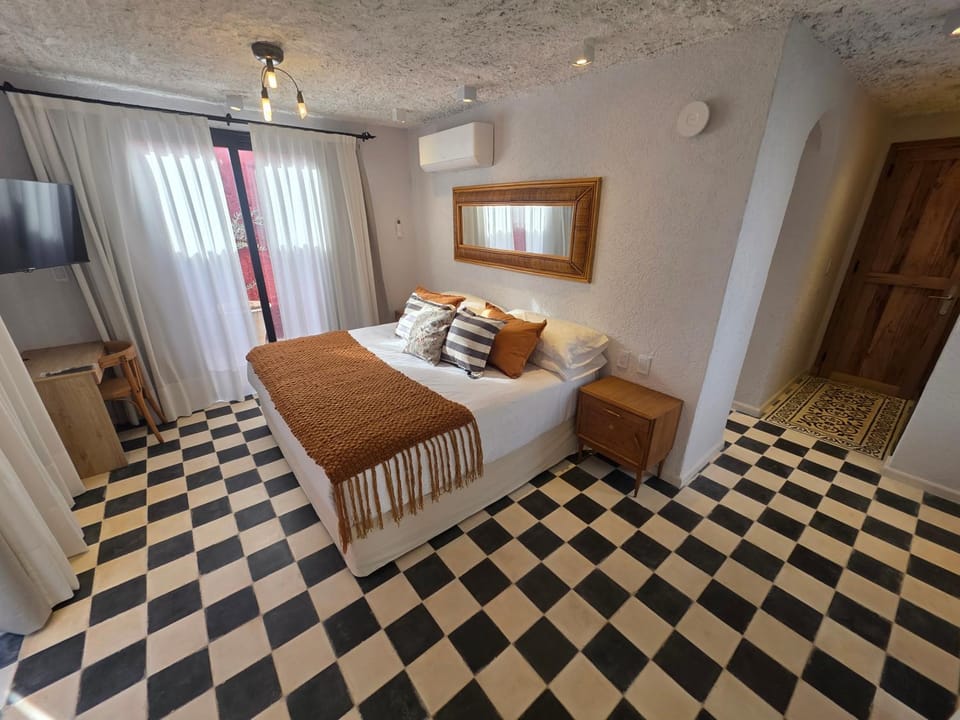 Bed, TV and multimedia, Photo of the whole room, Bedroom, air conditioner