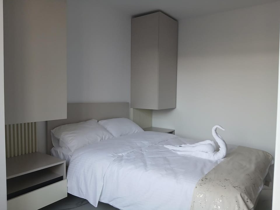 Bedroom, heating, internet, air conditioner