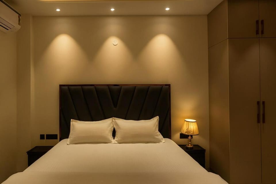 Bed, Photo of the whole room, Bedroom, air conditioner