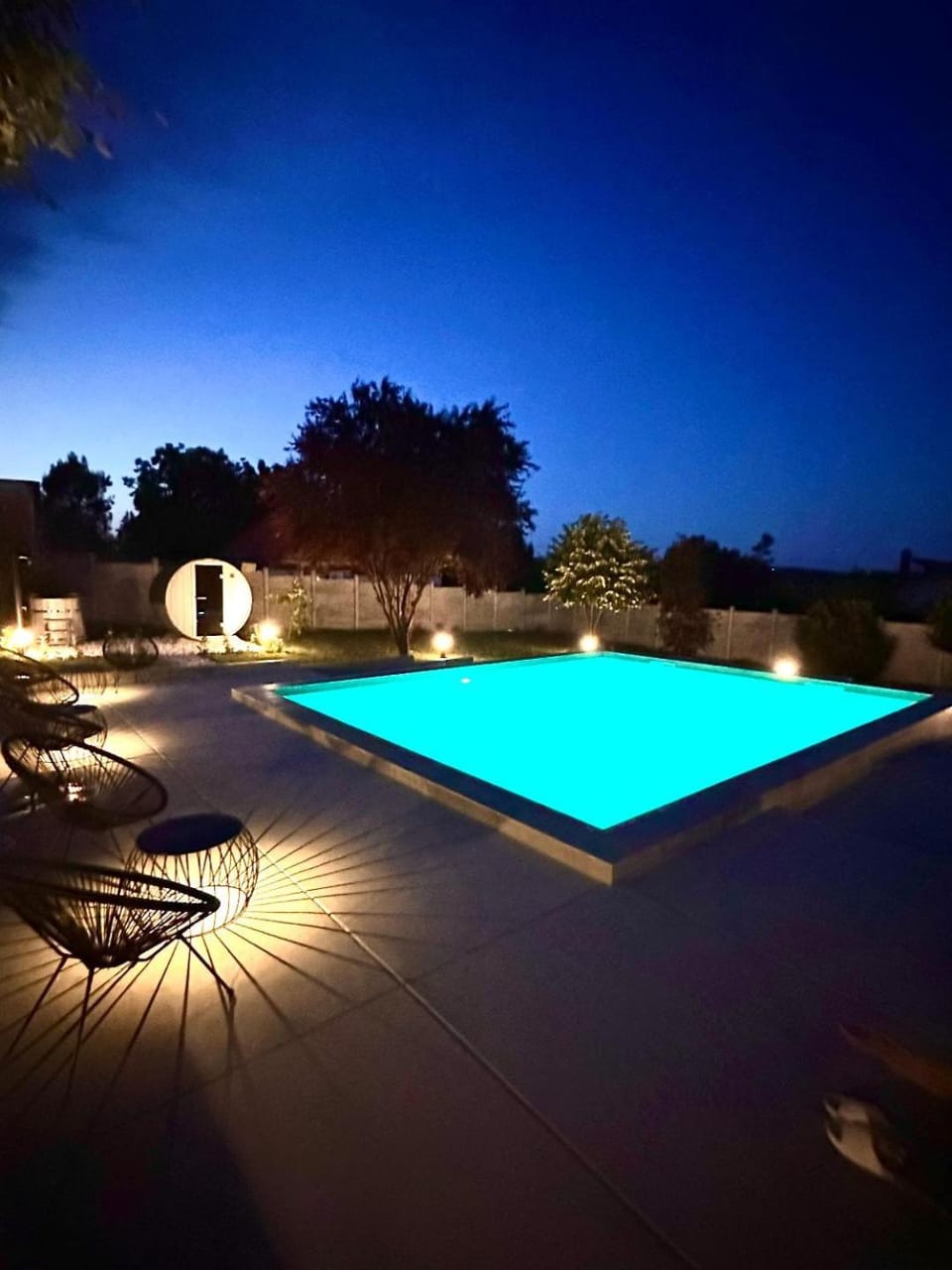 Swimming pool