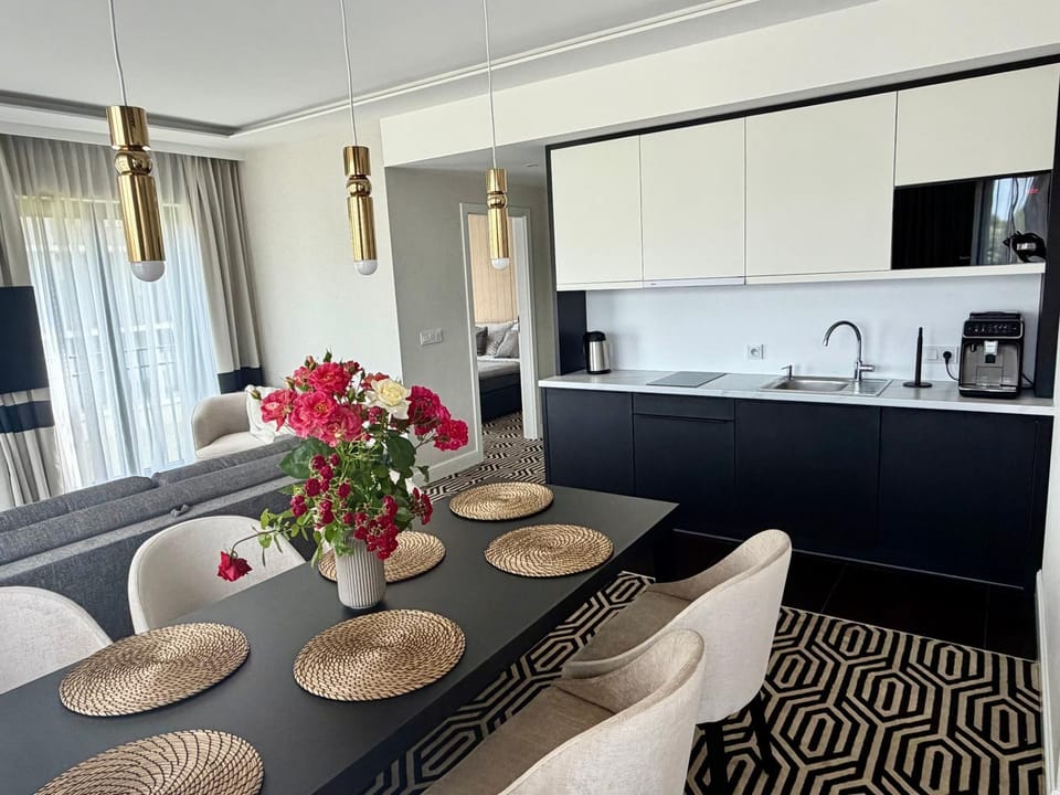 Coffee/tea facilities, Kitchen or kitchenette, Living room