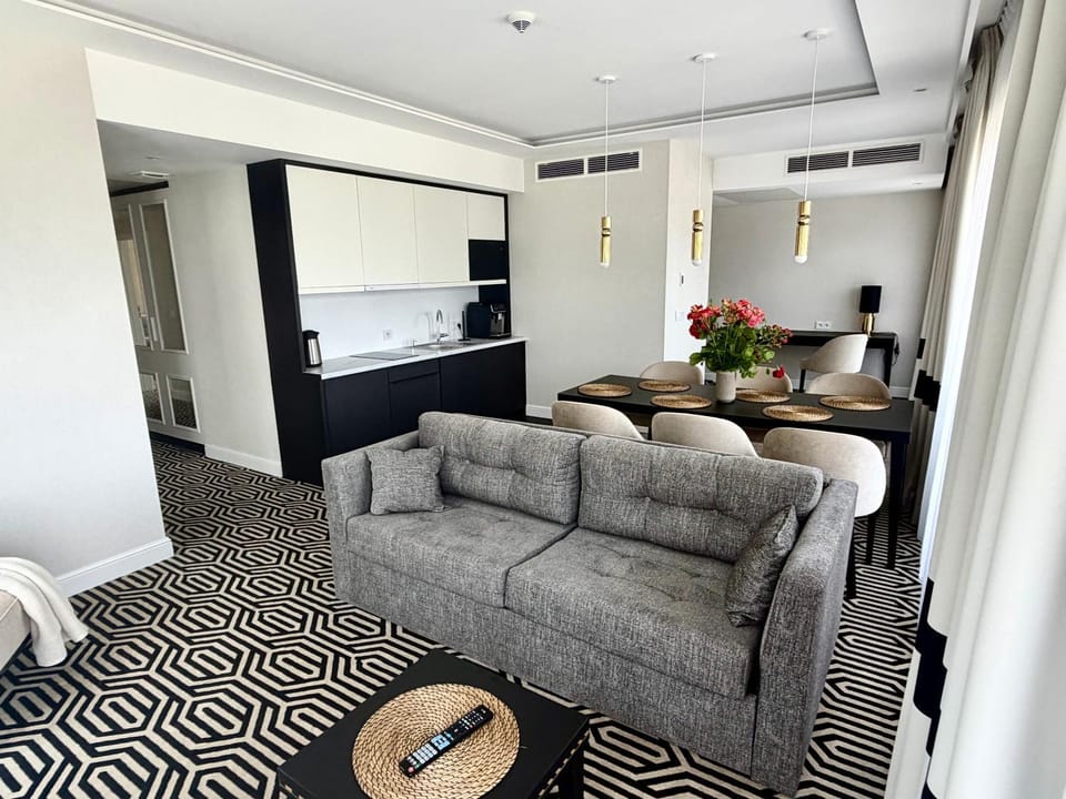 Kitchen or kitchenette, Living room, Dining area