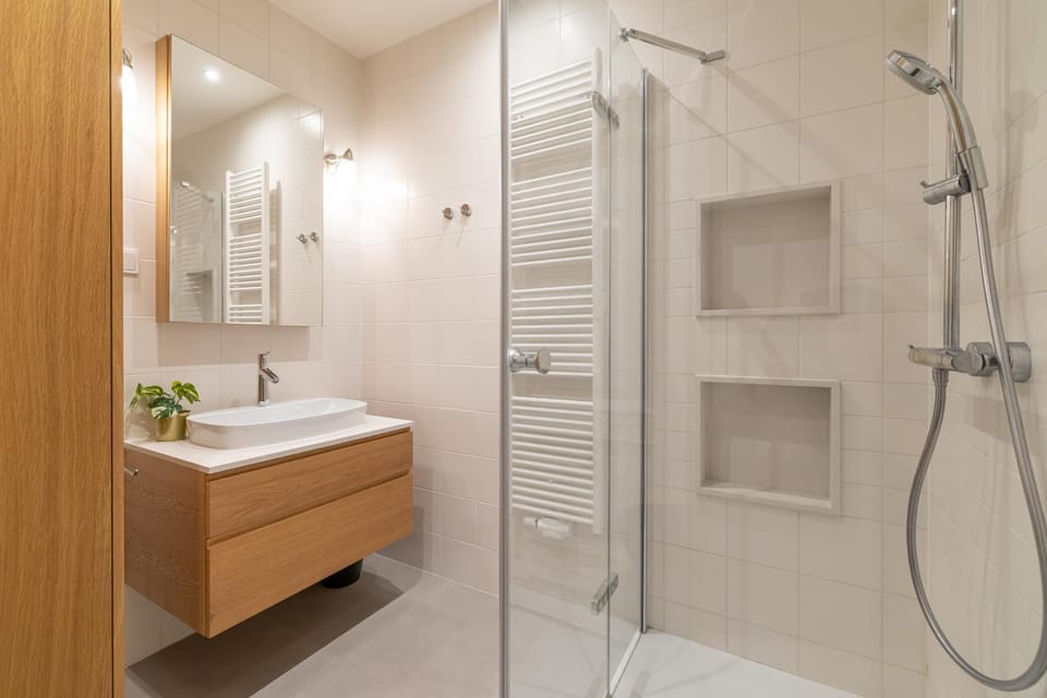 Shower, Bathroom, towels
