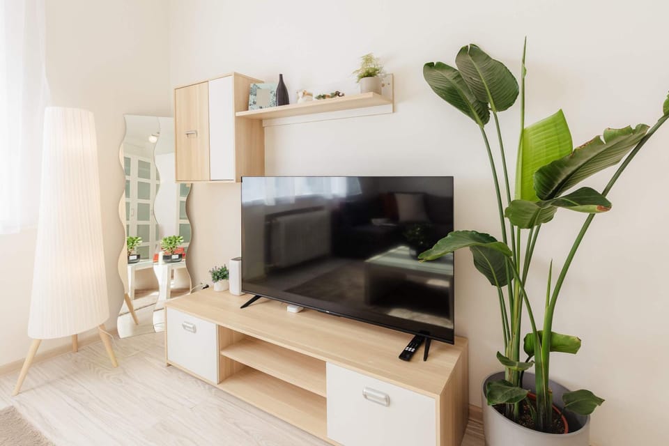 TV and multimedia, Living room, Seating area, Evening entertainment