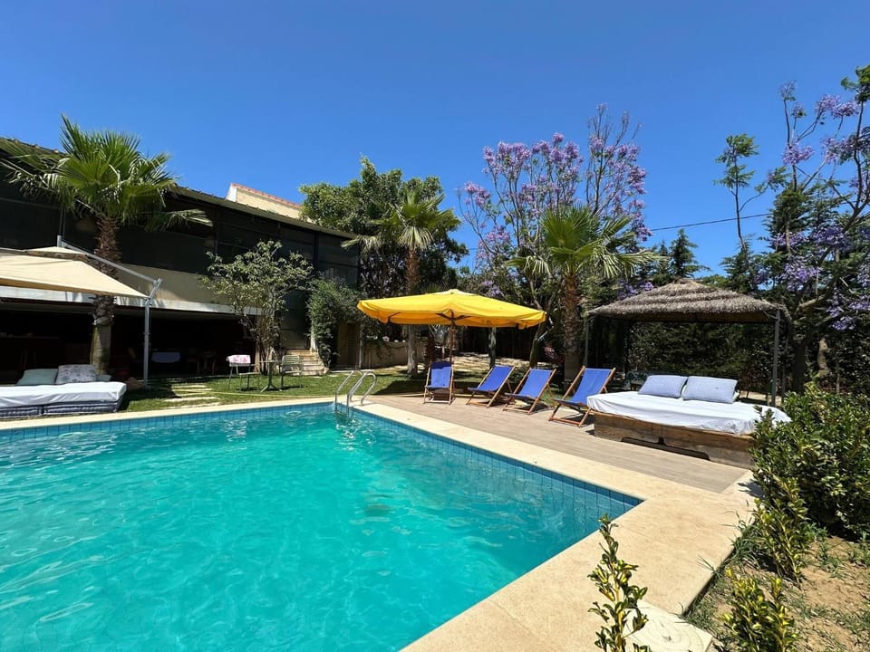 Swimming pool