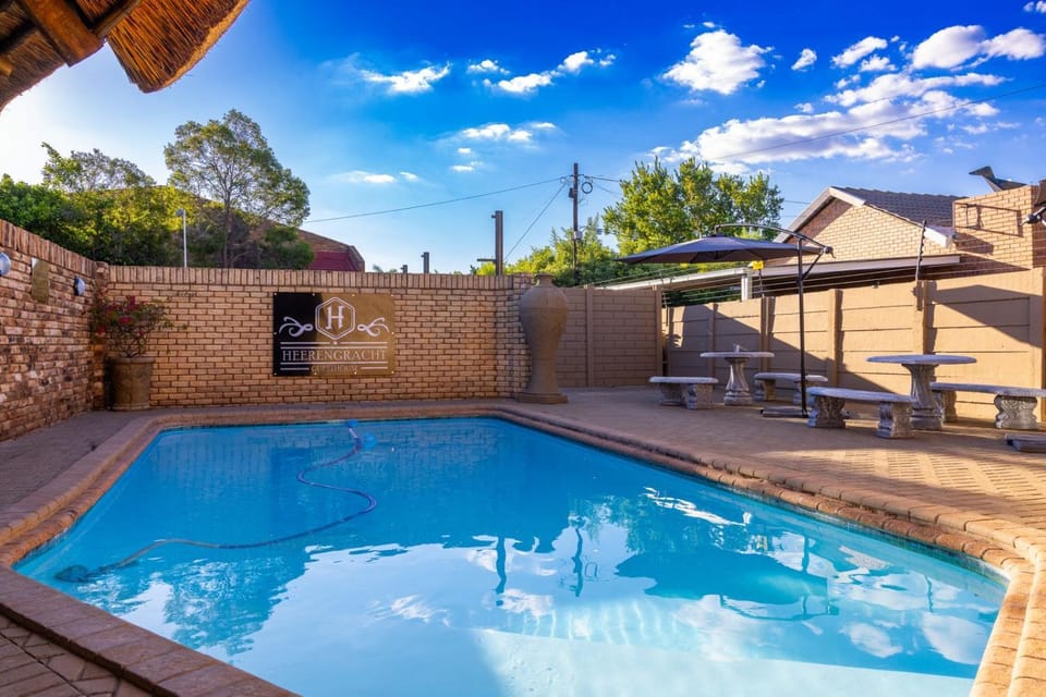 Property building, Patio, Day, Pool view, Swimming pool, sunbed