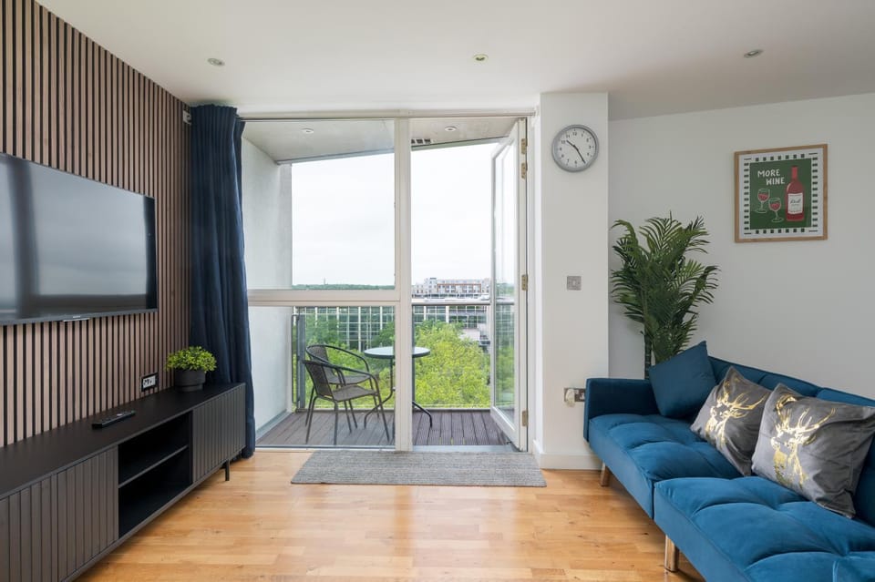 Communal lounge/ TV room, TV and multimedia, Living room, Evening entertainment