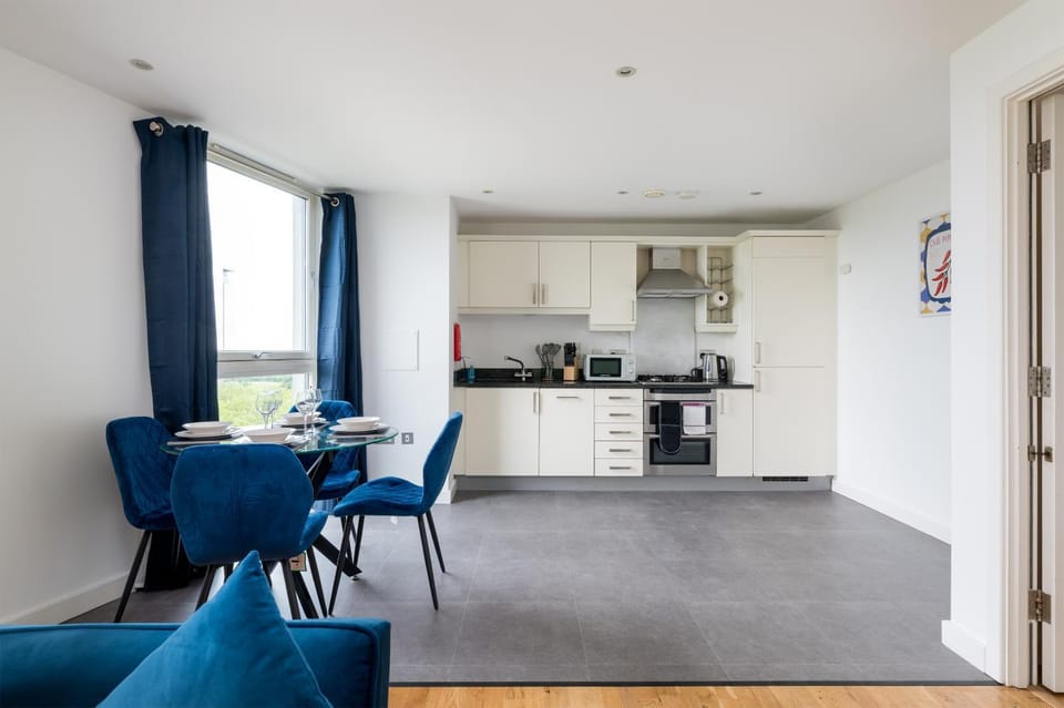 Kitchen or kitchenette, Dining area, stove, toaster