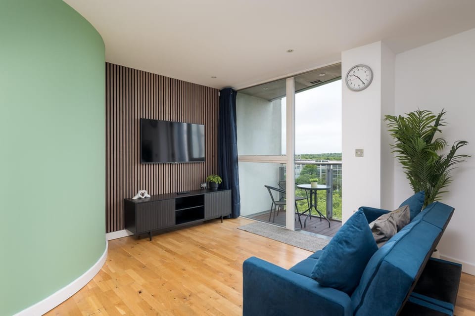 Communal lounge/ TV room, TV and multimedia, Living room, Evening entertainment