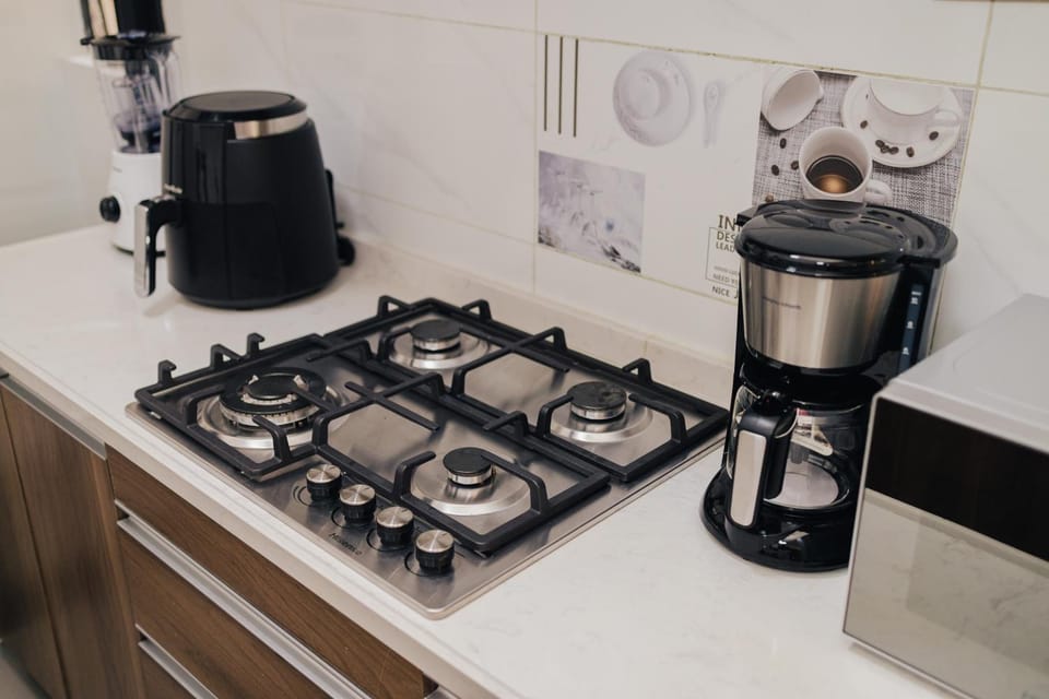 Coffee/tea facilities, Kitchen or kitchenette, stove