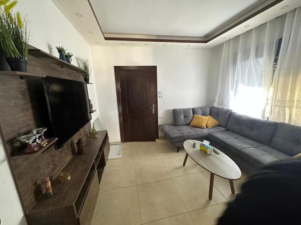 TV and multimedia, Living room, Seating area, Evening entertainment