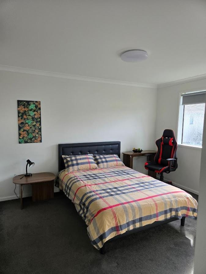 Berwick Modern Private Room- The Centre to Everything Close By Vacation rental in Berwick