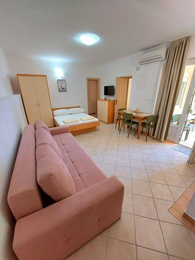 Valora Apartments Bed and Breakfast in Neum