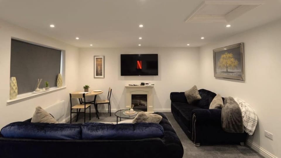 TV and multimedia, Living room, Seating area