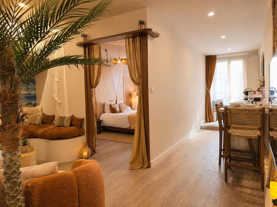 LE HAWAII, city center, air conditioning Apartment in Bourgogne-Franche-Comté