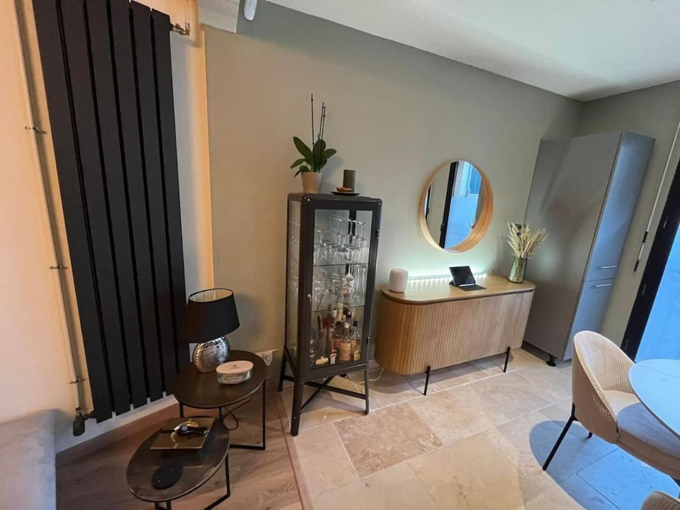 Ahshraya Art & Music Stay, Center Avignon 4p Apartment in Avignon