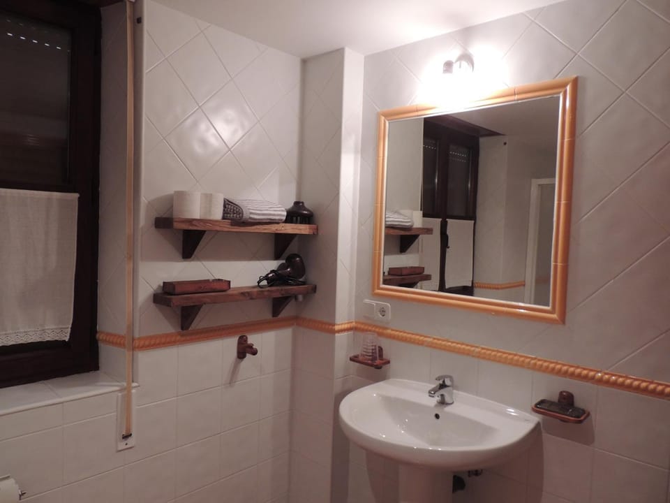 Bathroom, Decorative detail