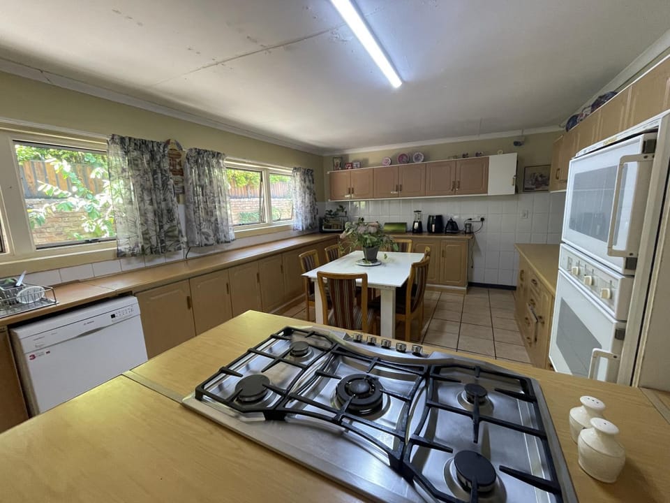 Kitchen or kitchenette, Communal kitchen