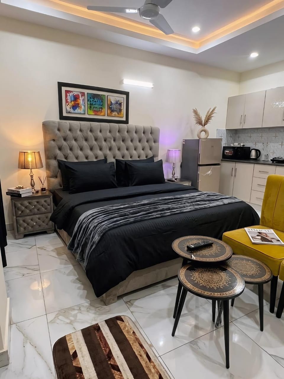 Bed, Kitchen or kitchenette, Living room, Photo of the whole room, Seating area, Dining area, Bedroom