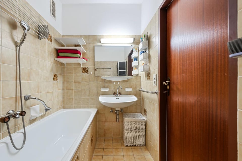 Bathroom, Bath