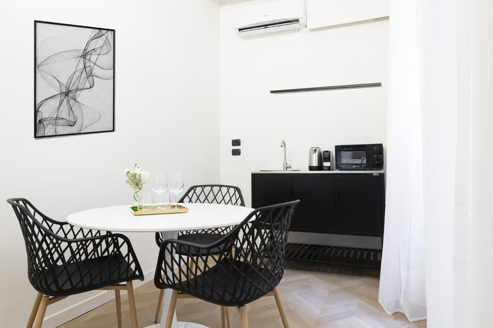 Easylife - Suite in Piazza del Duomo Como Bed and Breakfast in Como