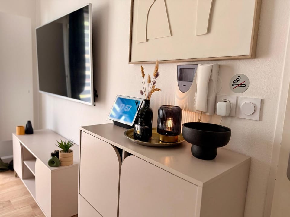 Appartement Suite salon Terrasse Bordeaux Tram Netflix Apartment in Nouvelle-Aquitaine