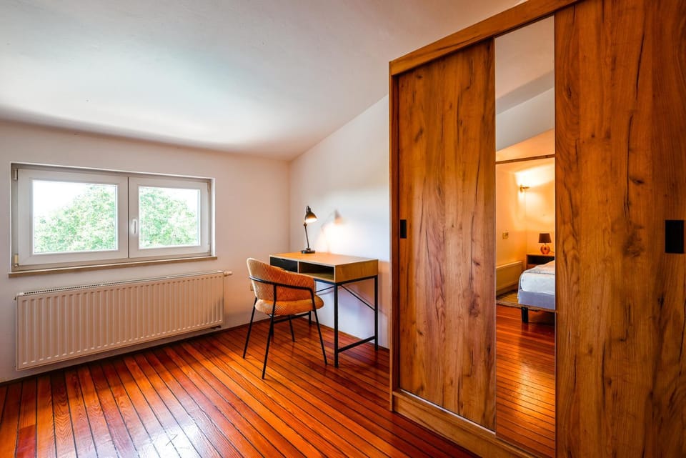 Bedroom, wardrobe