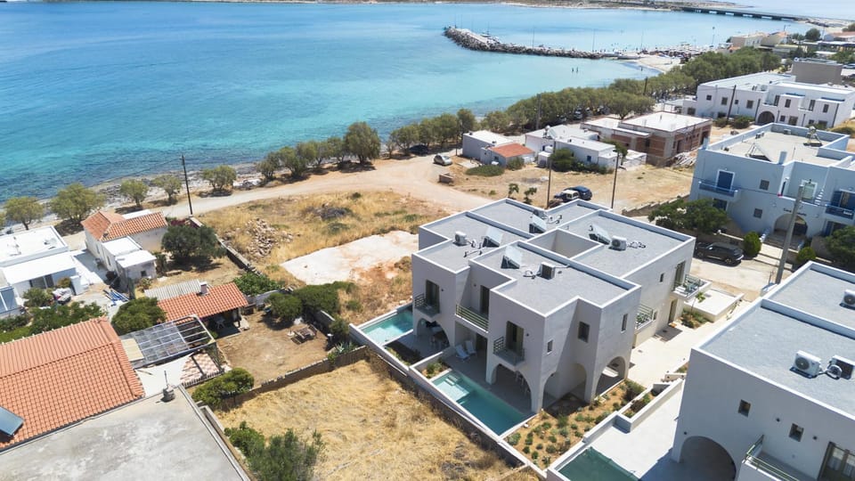 Property building, Natural landscape, Bird's eye view, Beach, Sea view