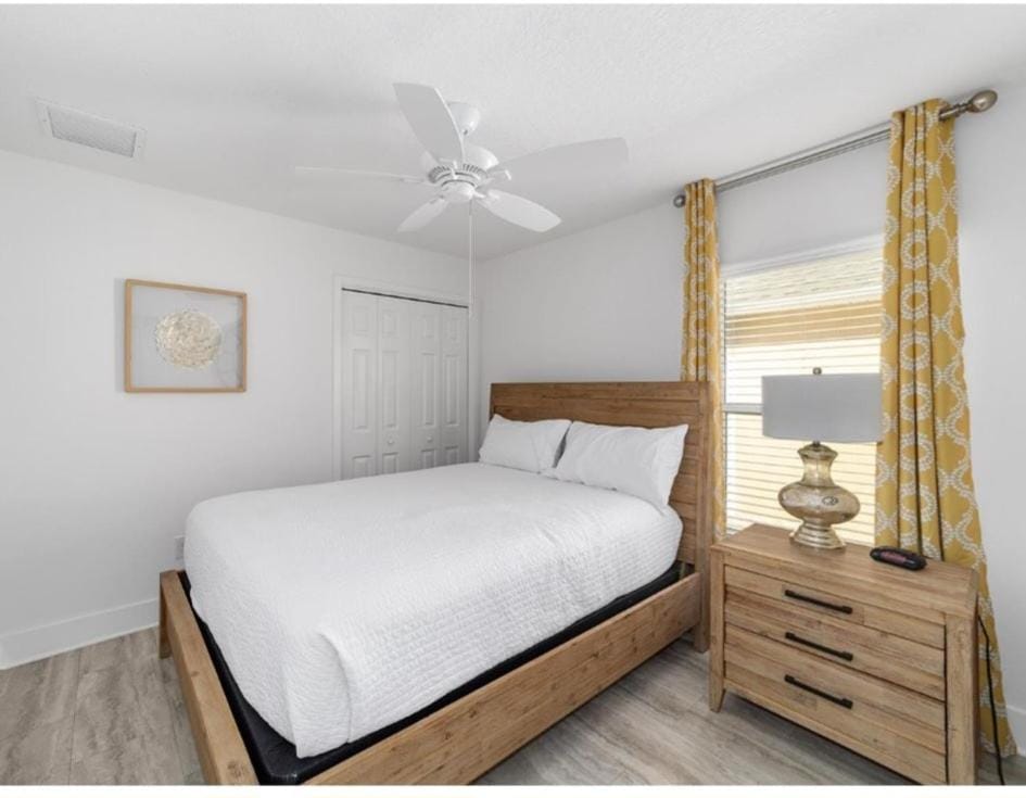 Walk to Brownwood, Spacious 3BR, Golfcart, BBQ House in The Villages