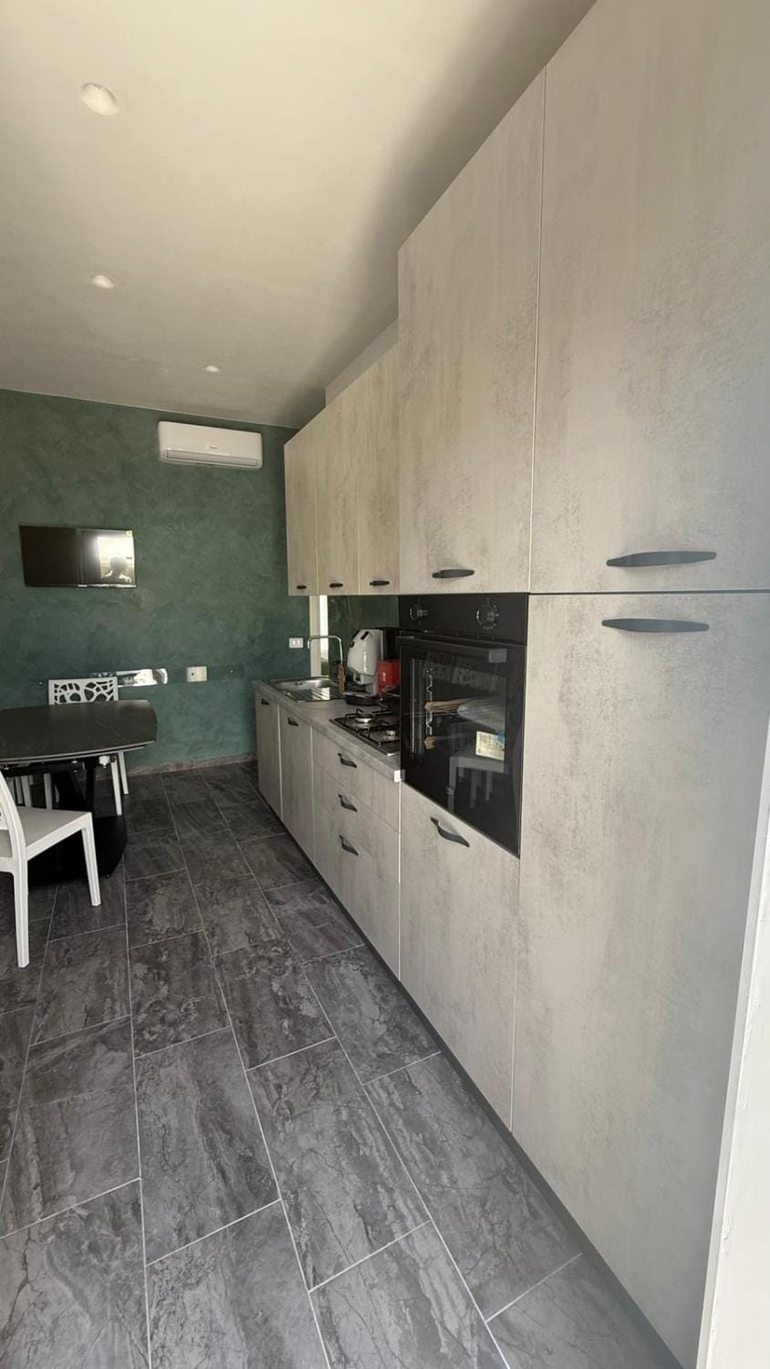 Kitchen or kitchenette, Dining area, dishwasher