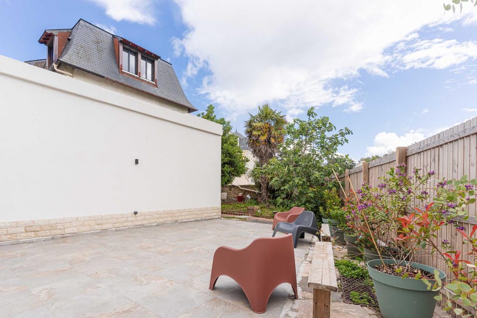 Property building, Garden