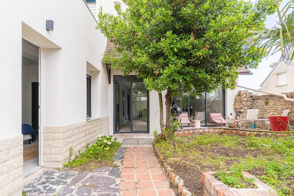Property building, Garden view